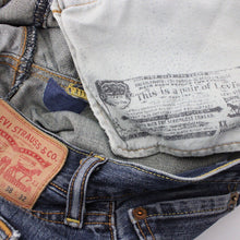 Load image into Gallery viewer, LEVIS 501 Jeans Mid Blue | W38 L32
