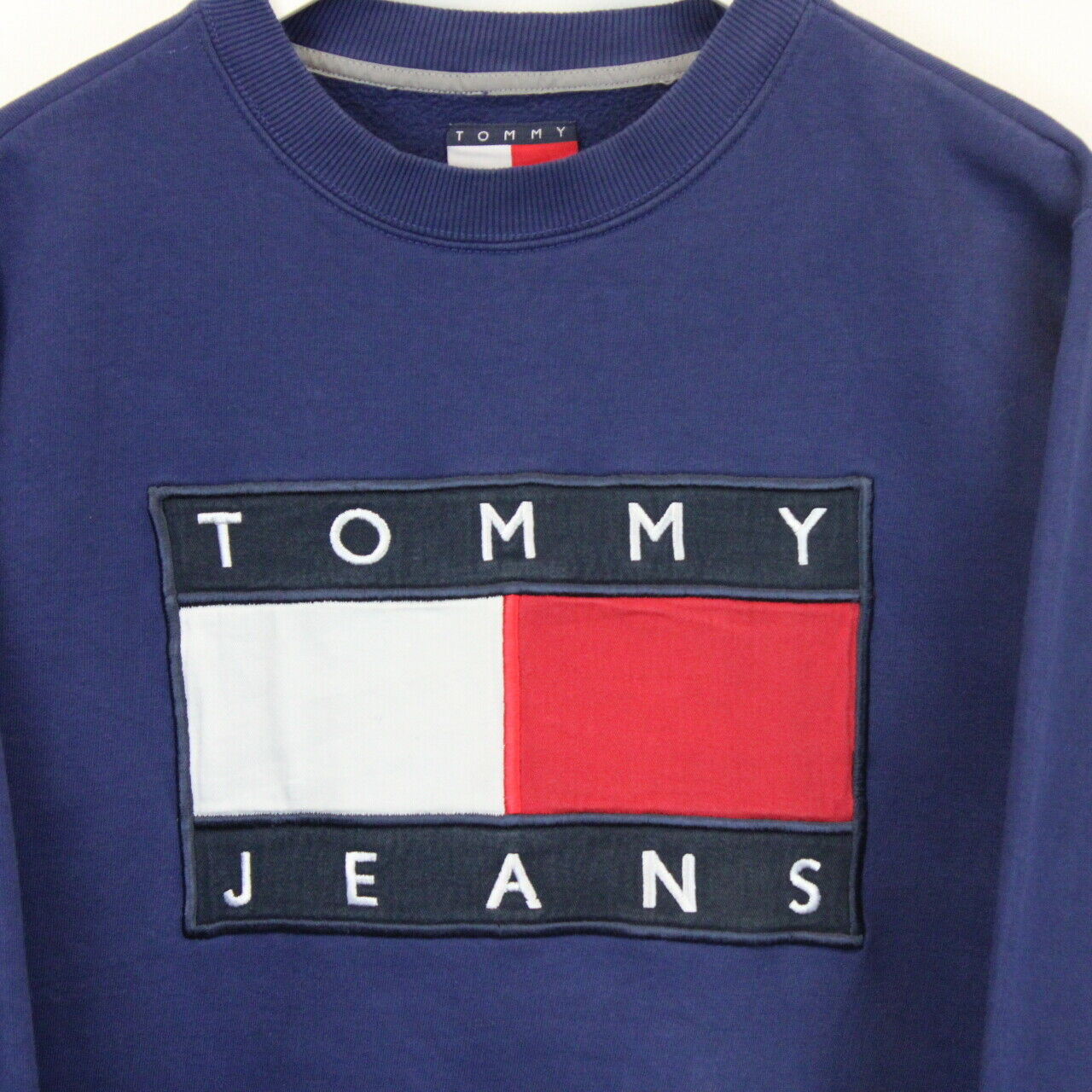 Tommy jeans 90s crew hot sale sweatshirt